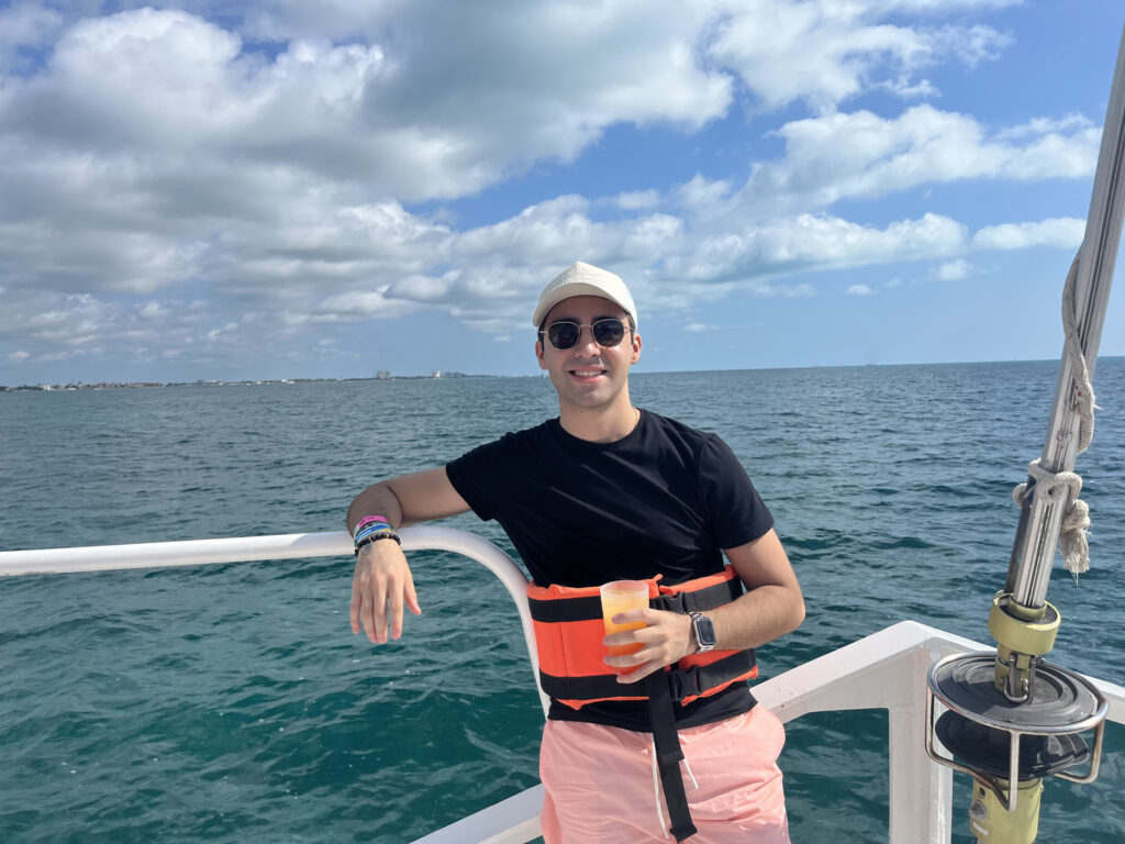barra libre incluida en un tour de catamaran en cancun