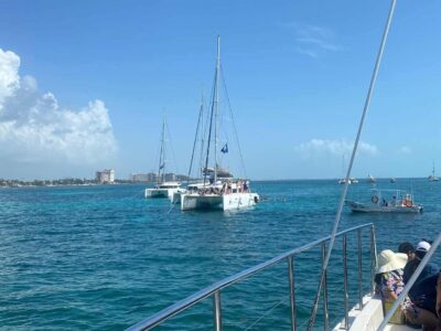 cuanto cuesta rentar un catamaran en cancun