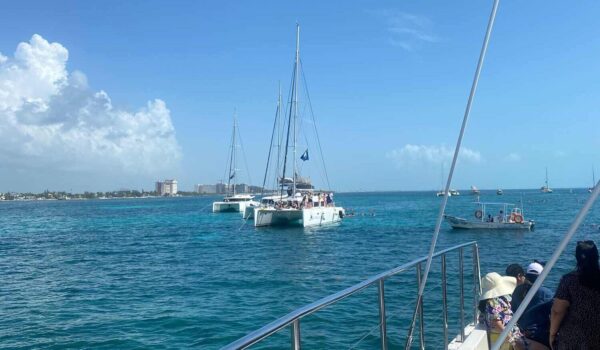 cuanto cuesta rentar un catamaran en cancun