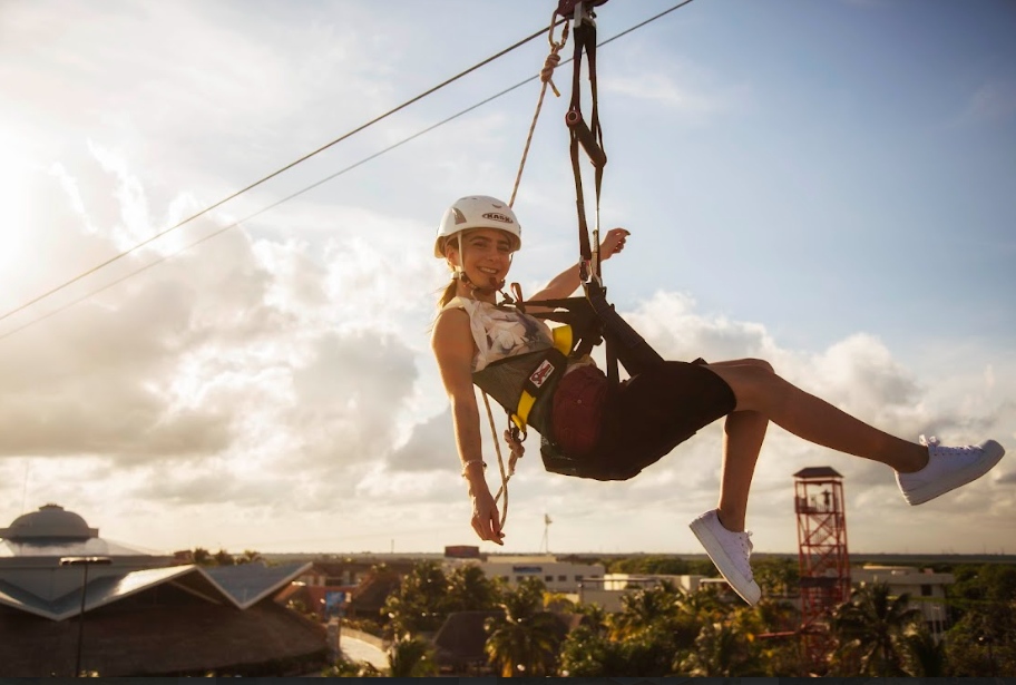 atardecer en cancun desde tirolesas de venturapark 